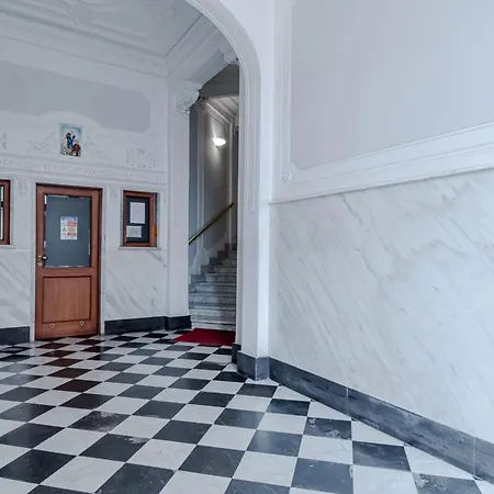 Guesthost - Pegli Comfy Apartamento Génova